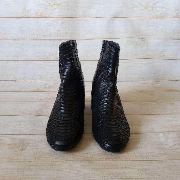 Steve Madden Crocodile Look Black Ankle Boots Booties Block Heel Women's Size 8M - Picture 4 of 15